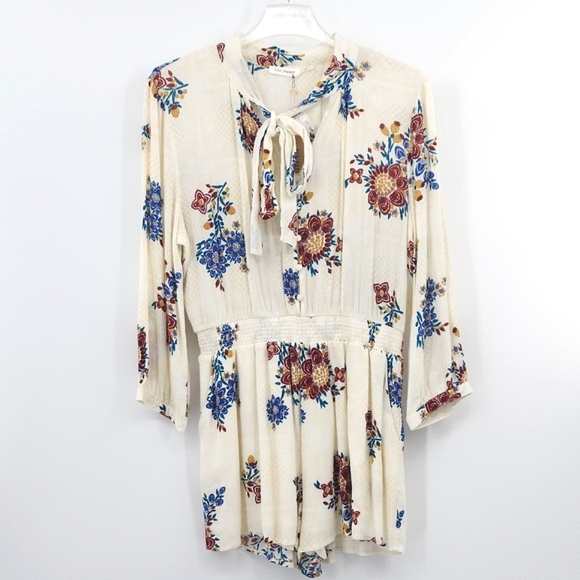 Blu Pepper Romper Size Large Red Floral Puff Sleeves  Rayon Boho Chic Flowy Airy