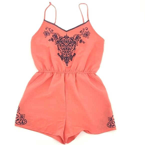 E&M Romper Womens Size Medium Coral Pink Blue Embroidery Lightweight Travel Boho