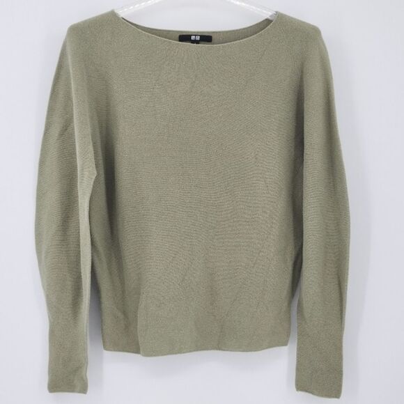 Uniqlo Sweater Womens Size Small Green Distressed Weathered Grunge Fall Winter